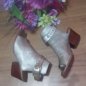 EUC womens "Nicole" (Talullah) golden dress shoes